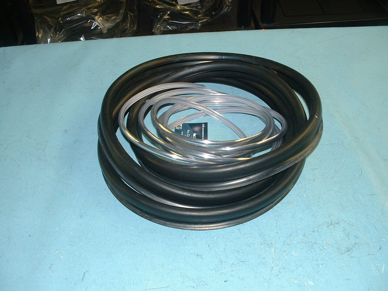 Morris Minor 1966-on Screen Seal with Chrome Filler Strip